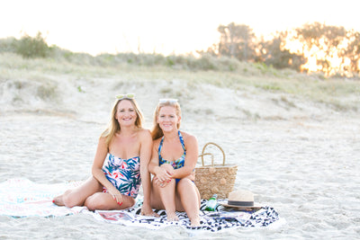 OUR BEACH BAG MUST HAVES!